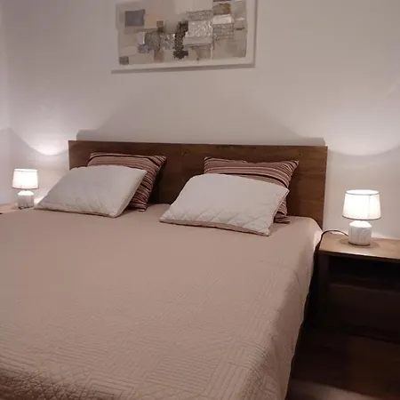 Rina Apartment Kadumi